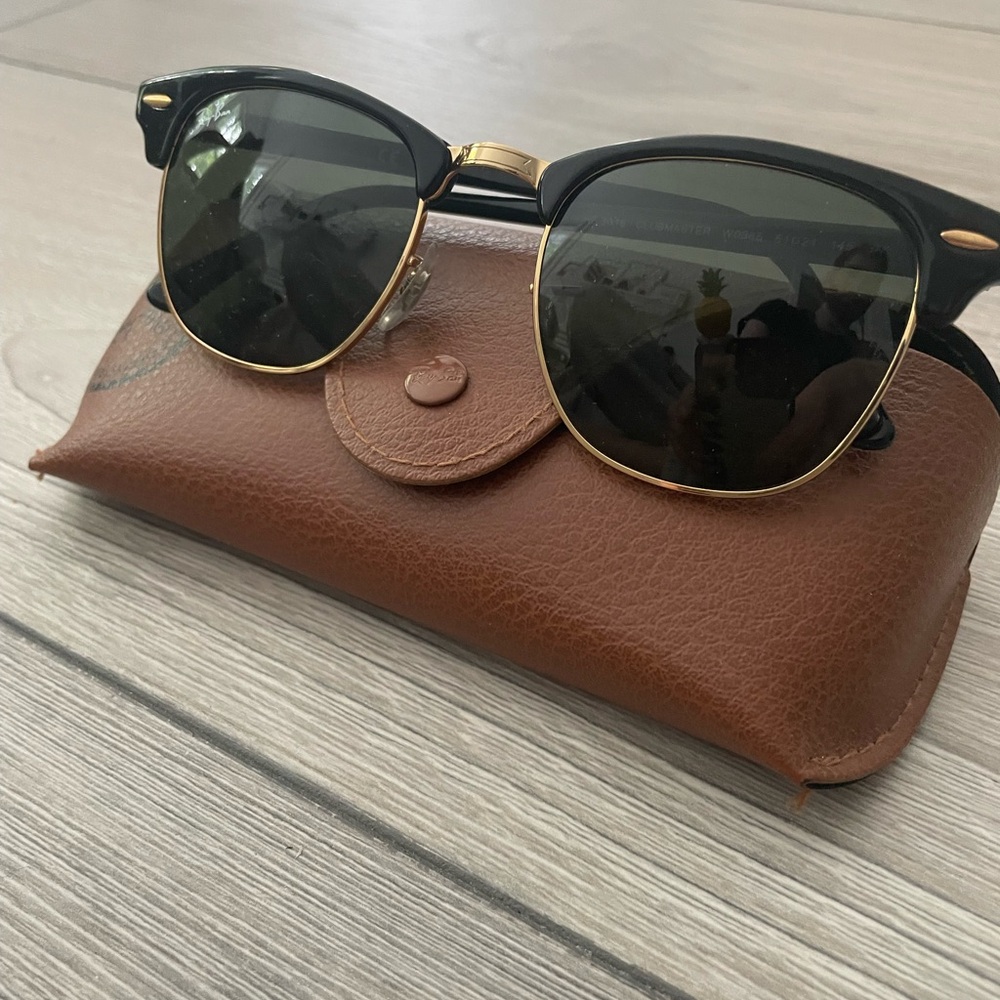 Authentic Ray-Ban Club Master Classic in the Black and Gold